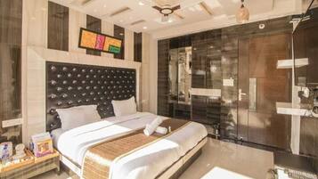 Espacio para trabajar con laptop, cunas, wifi gratis y ropa de cama