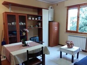 Dining - 5 minutes from the historic center in Montepulciano accommodation for couples/families 4 pax (Montepulciano)