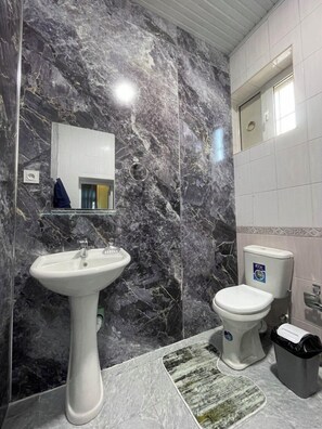 Free toiletries, hair dryer, slippers, towels - Central Hostel (Tashkent)