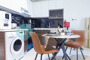 Fridge, microwave, oven, stovetop