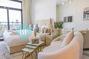 StrykjÀrn/strykbrÀda, gratis wi-fi och sÀngklÀder