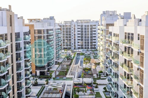Bloomfields Modern STU In Azizi Riviera