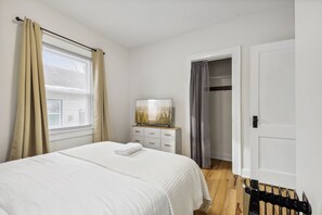 1 slaapkamer, een strijkplank/strijkijzer, wifi, beddengoed