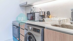 ثلاجة، ميكروويف، فرن، غلّاية كهربائية