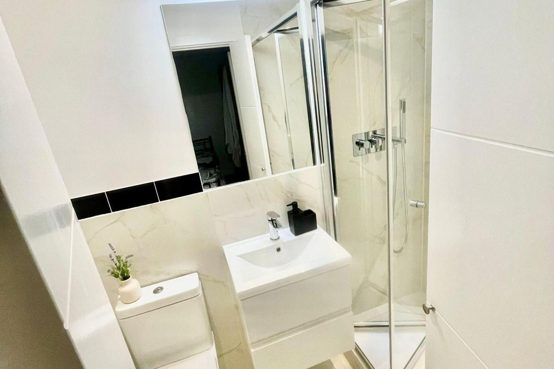 Apartment | Bathroom | Combined shower/tub, deep soaking tub, hair dryer, towels