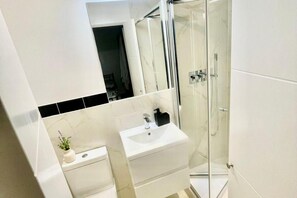 Apartment | Bathroom