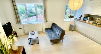 Cambridge Cozy 2 Bedroom Apartment 5 Sleep