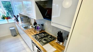 アパートメント | 専用キッチン | 冷蔵庫、電子レンジ、オーブン、コンロ