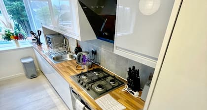 Cambridge Cozy 2 Bedroom Apartment 5 Sleep