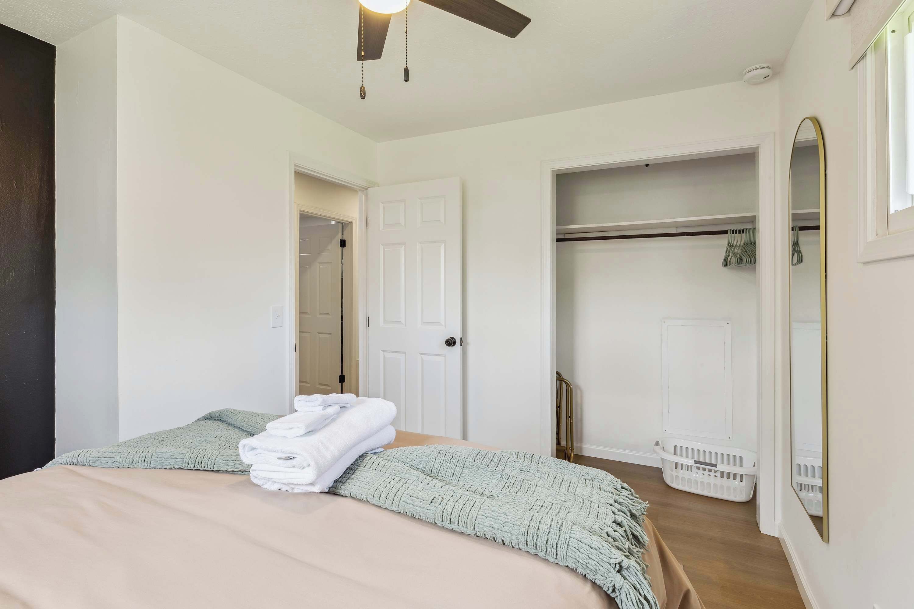 3 soverom, strykejern/-brett, wi-fi og sengetøy