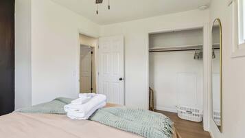 3 soverom, strykejern/-brett, wi-fi og sengetøy