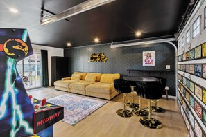 Games room - Vermilion Getaway - Hot Tub • Game Room • Patio (Vermilion)