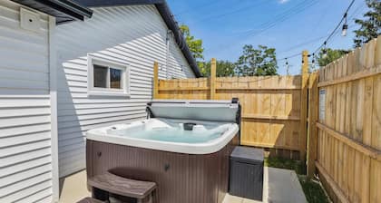 Vermilion Getaway - Hot Tub • Game Room • Patio