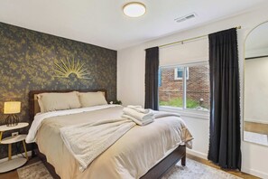 3 chambres, fer et planche à repasser, Wi-Fi, draps fournis