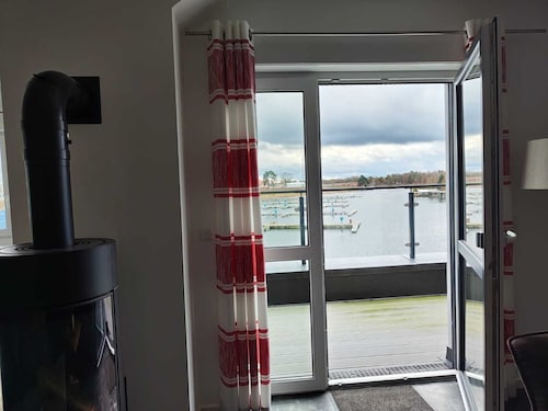 Marina-Penthouse 625 - Spacious vacation apartment on 1 level with harbor view.