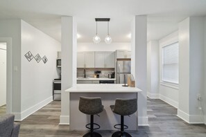 Coffee/tea maker, fridge, microwave, oven - Fairfax Apartments 425 Spacious 1 Bed 1 Bth (Philadelphia)