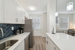 Fridge, microwave, oven, stovetop - Fairfax Apartments 603 Spacious 1 Bed 1 Bth (Philadelphia)