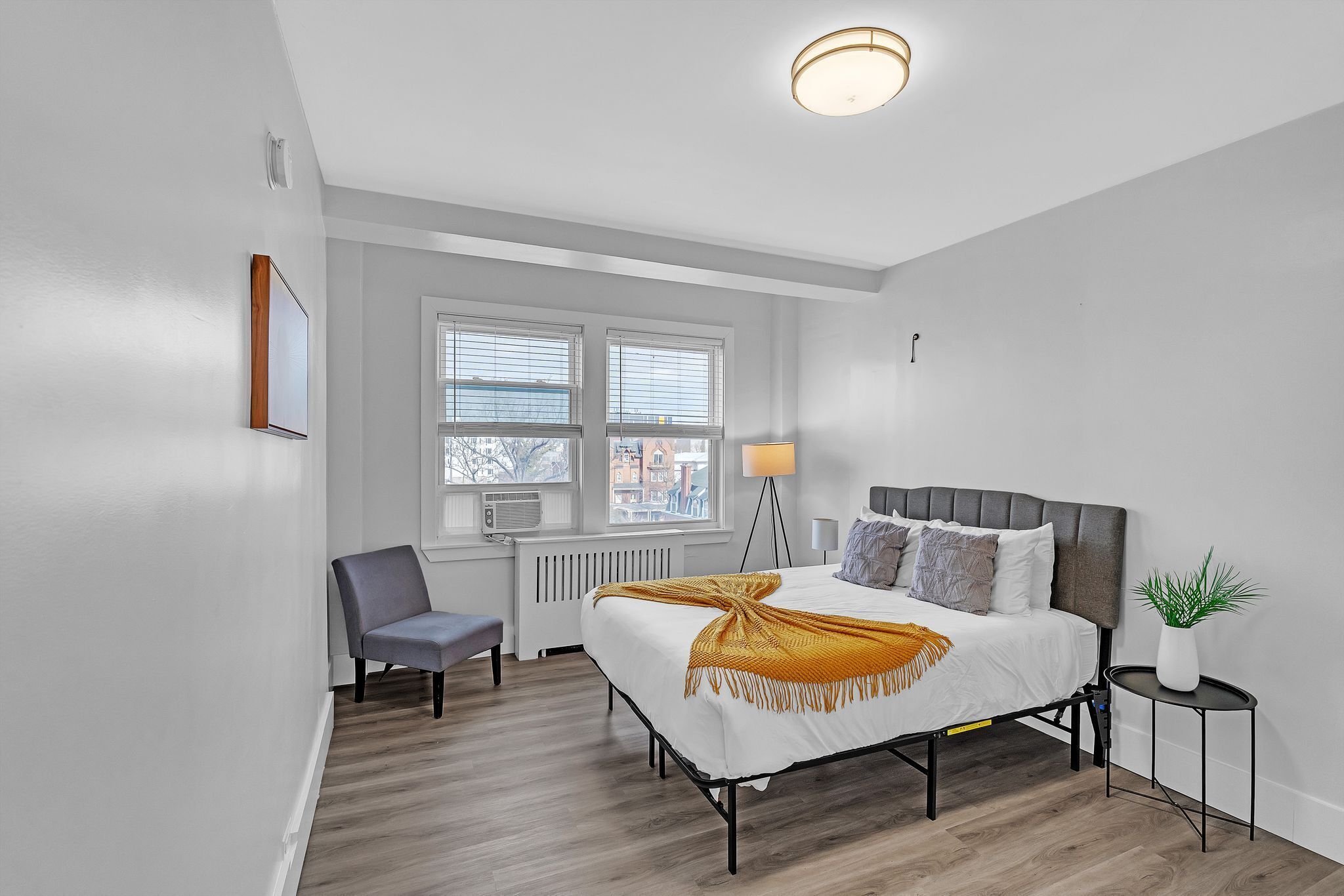 1 bedroom, desk, iron/ironing board, travel cot