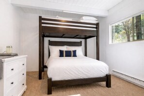 2 bedrooms, desk, iron/ironing board, free WiFi