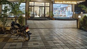 施設の正面