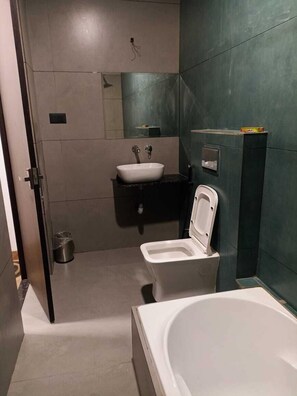 Suite | Bathroom