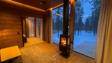 Nhà gỗ Deluxe, quang cảnh công viên (Arctic Sky Villa) | Khu phòng khách | TV