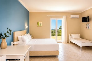 Comfort Studio, Balcony, Pool View - Nautilos Hotel (Kefalonia)