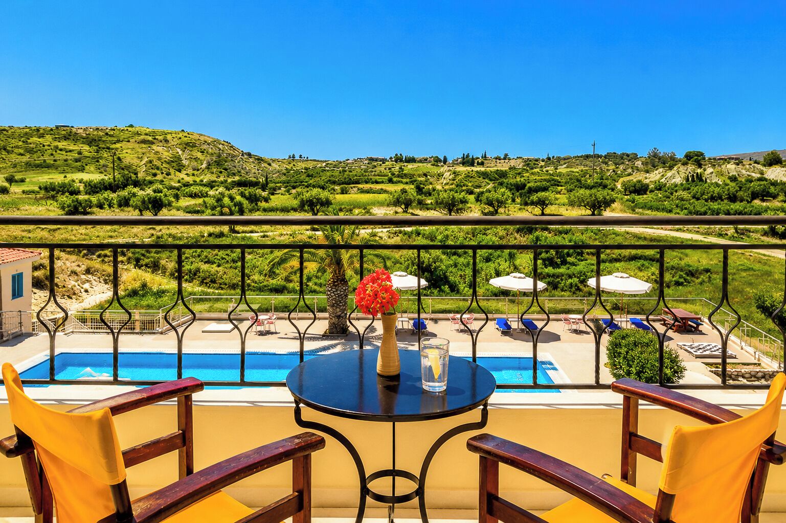 Monolocale comfort, balcone, vista piscina | Vista balcone