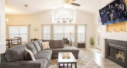 Cozy 3/2 Stylish home great for families
