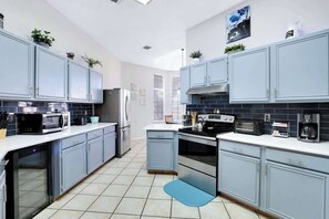 Fridge, microwave, oven, stovetop - Cozy 3/2 Stylish home great for families (San Antonio)