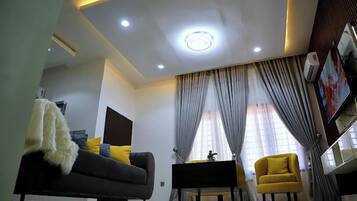 Family Apartment, Balcony, City View | Living area