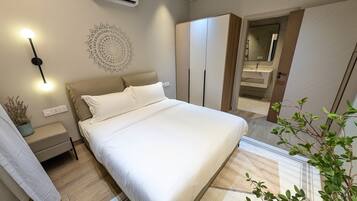 2 bedrooms, premium bedding, individually decorated