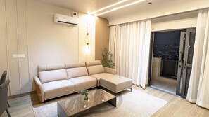 สมาร์ททีวี 65 น��ิ้ว พร้อมช่องดิจิตอล