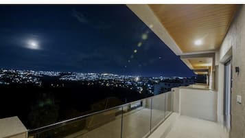 Executive Apartment, 2 Bedrooms, Mountain View, Mountainside | Terrace/patio