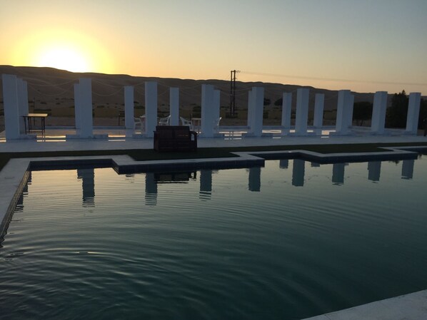 Habitación, 2 habitaciones, accesible para personas con discapacidad, fumadores | Piscina | Una piscina al aire libre