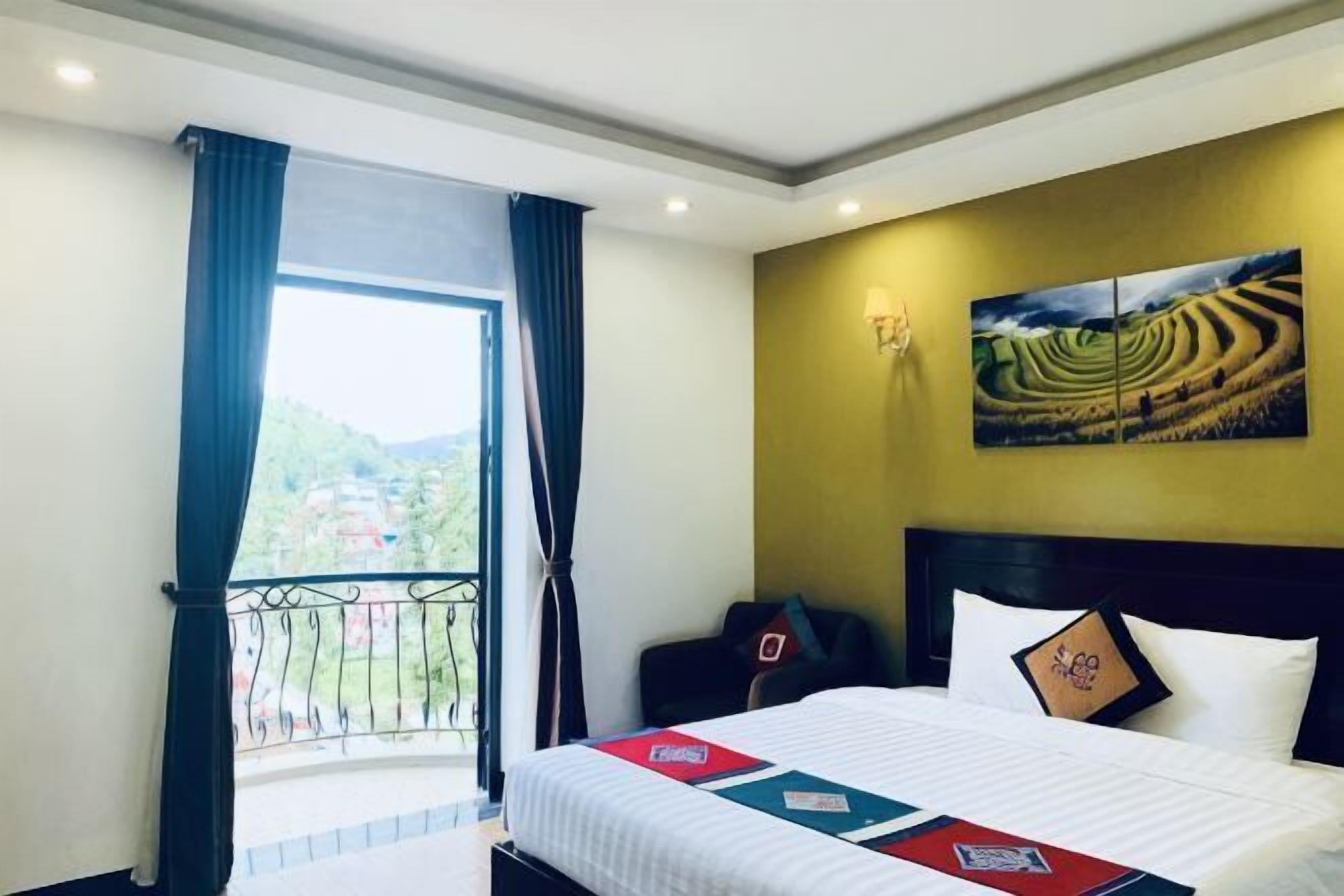 Free minibar items, free WiFi, bed sheets