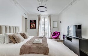 4 bedrooms, desk, iron/ironing board, free WiFi