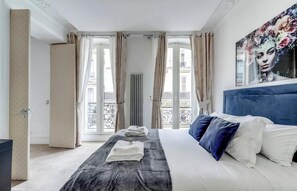 4 chambres, bureau, fer et planche à repasser, accès au Wi-Fi (inclus)