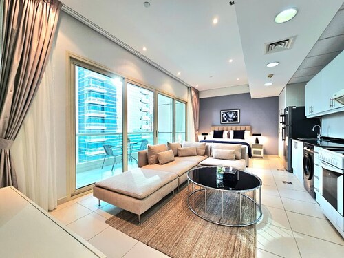 Newly Refurbished Chic Studio near JBR Beach and Marina Walk