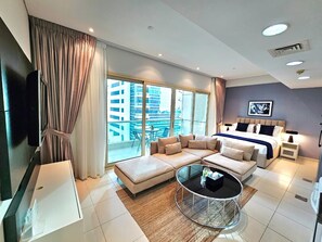 Desk, iron/ironing board, travel cot, free WiFi - Newly Refurbished Chic Studio near JBR Beach and Marina Walk (Dubai Marina)