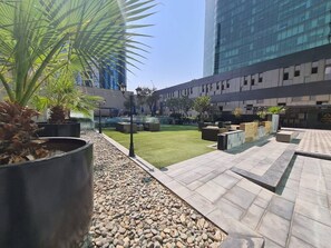 Property grounds - Sunrise Homes - Large Spacious  Studio in Business Bay (Business Bay)