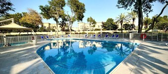 Sunrise Homes - Spring Villa with Private Pool for 5 Guests