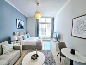 Schreibtisch, Bügeleisen/Bügelbrett, Reisekinderbett, kostenloses WLAN