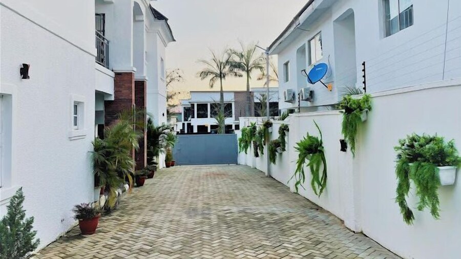 1058 Apartments