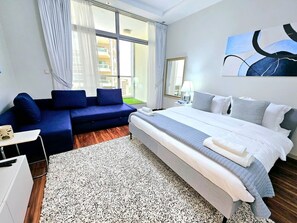 1 室のベッドルーム、デスク、アイロン / アイロン台、旅行用ベビーベッド