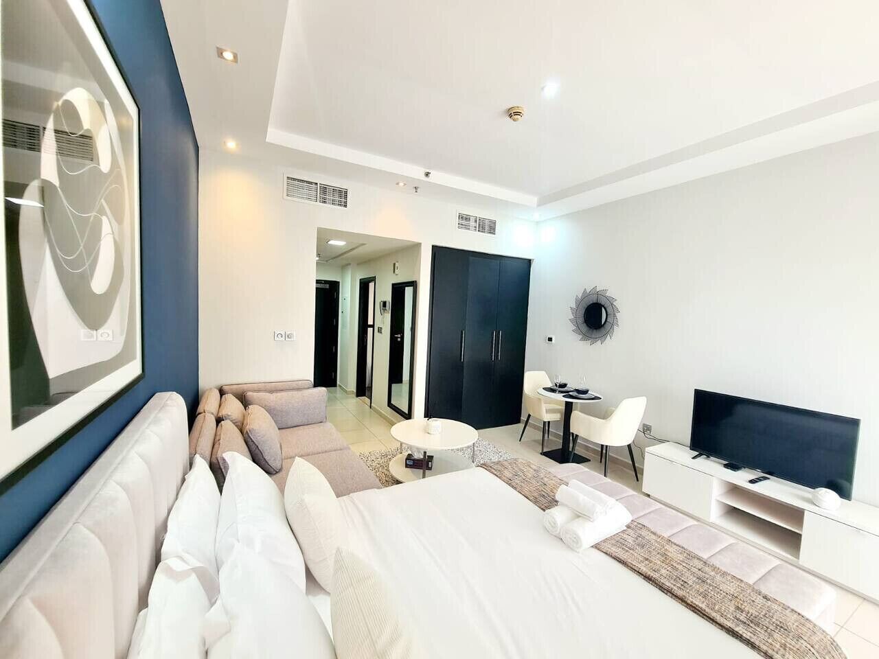 Schreibtisch, Bügeleisen/Bügelbrett, Reisekinderbett, kostenloses WLAN