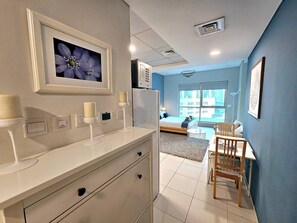 Schreibtisch, Bügeleisen/Bügelbrett, Reisekinderbett, kostenloses WLAN