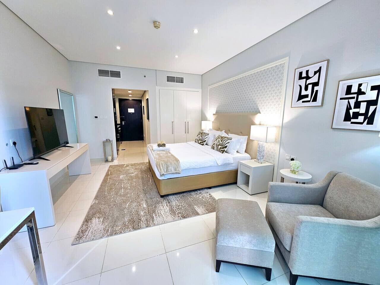 デスク、アイロン / アイロン台、旅行用ベビーベッド、WiFi (無料)