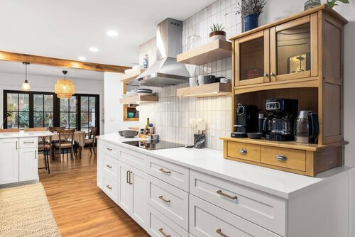 This home is at the doorstep of Camel’s Back Trails in Boise. Three comfortable beds and two full baths makes it comfortable for families. The back patio offers seating, a grill, firepit, and views of the mountains.