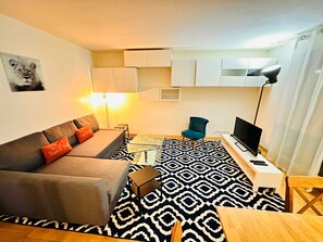 Living area - 2BR+Salon+Parking La Défense, 10 min walk to metro (Courbevoie)